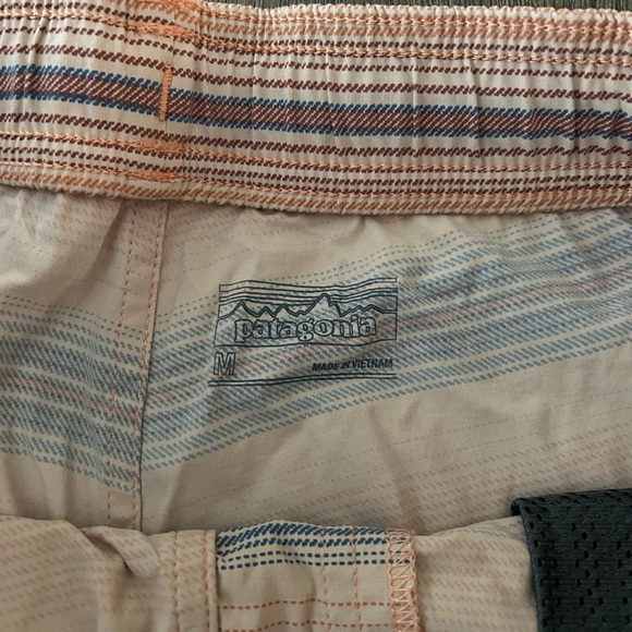 Patagonia Men's Wave Farer Volley Shorts. 5.5 inch inseam. - Picture 5 of 6